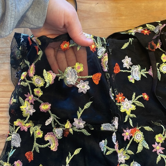 Embroidered romper - Picture 2 of 6